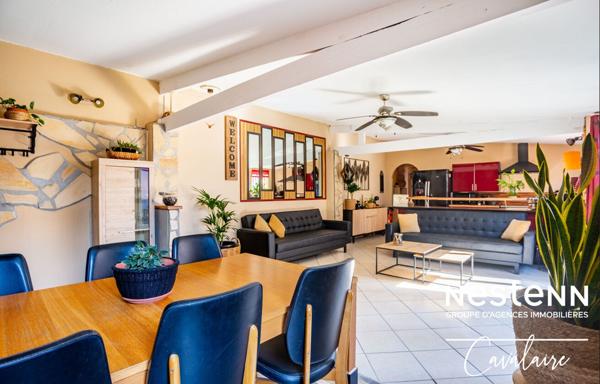 Maison atypique à Sainte Maxime quartier des Saquèdes d'environ 96 m² 3 chambres, avec piscine, garage et terrasses proche toutes commodités