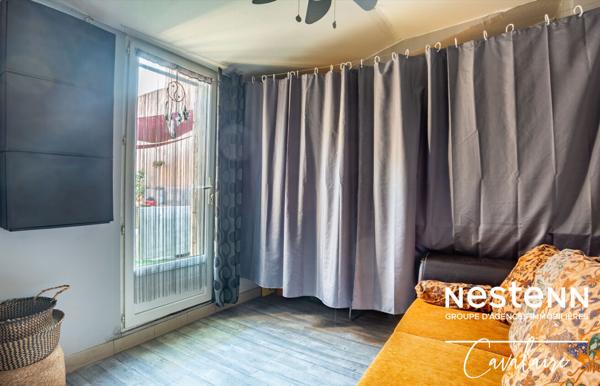 Maison atypique à Sainte Maxime quartier des Saquèdes d'environ 96 m² 3 chambres, avec piscine, garage et terrasses proche toutes commodités