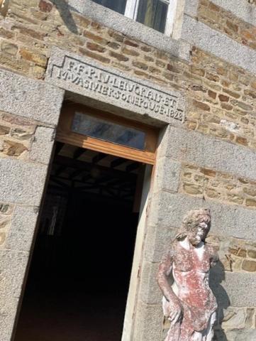Bâtiment en granit à vendre 13 pièces SAINTE MARIE LAUMONT (14)