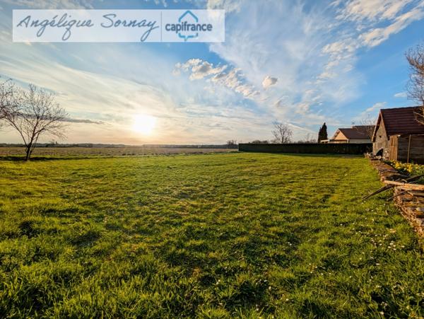 Terrain plat de 1 253 m² – Vue dégagée plein sud au cœur d’un village calme - à 5 min de bletterans