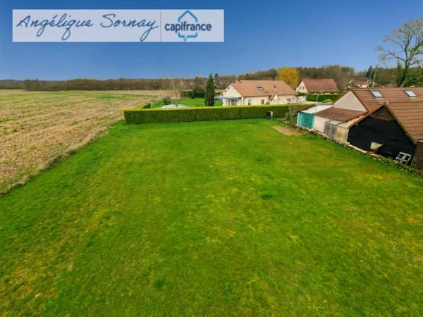 Terrain plat de 1 253 m² – Vue dégagée plein sud au cœur d’un village calme - à 5 min de bletterans