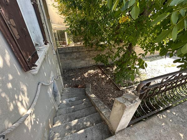 Maison 93m² rénovée avec jardin, 3 Chambres + Mezzanine Grand Garage