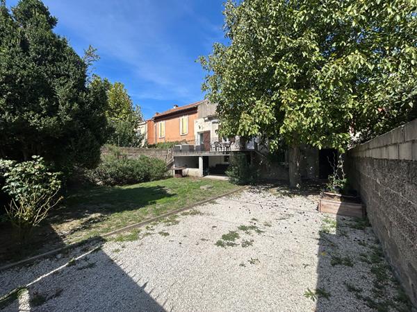 Maison 93m² rénovée avec jardin, 3 Chambres + Mezzanine Grand Garage