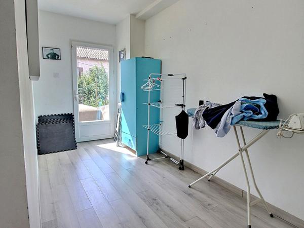 Maison 93m² rénovée avec jardin, 3 Chambres + Mezzanine Grand Garage