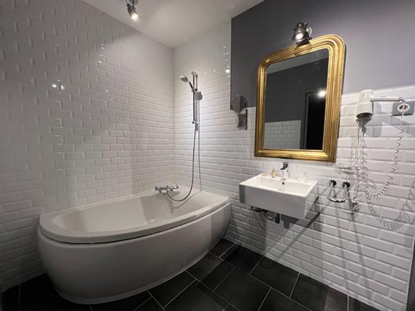 HOTEL A 1 h20 de PARIS GARE DE LYON !!