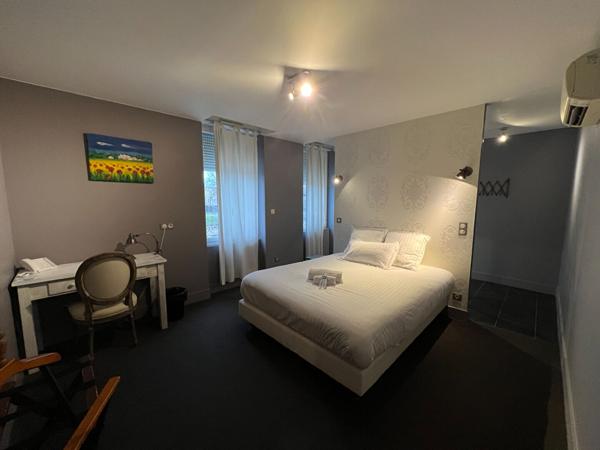 HOTEL A 1 h20 de PARIS GARE DE LYON !!