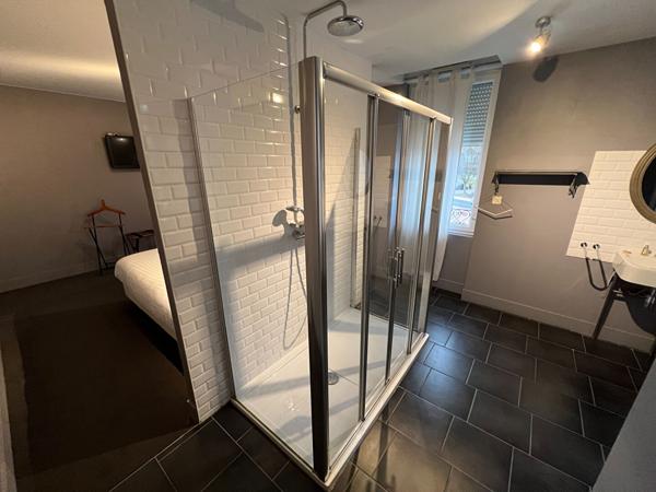 HOTEL A 1 h20 de PARIS GARE DE LYON !!