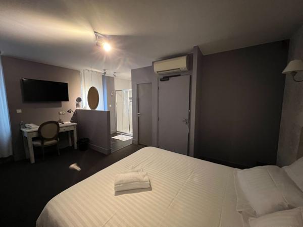 HOTEL A 1 h20 de PARIS GARE DE LYON !!