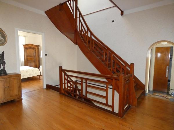 Maison de 187m², 4 chambres 3 salles de bain, avec cour de 20m²