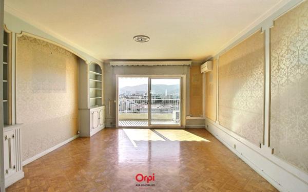 Appartement à vendre    4 pièces • 99,79 m2 Marseille 9