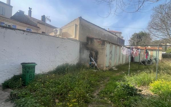 Immeuble à vendre    2 pièces • 350 m2 Toulon