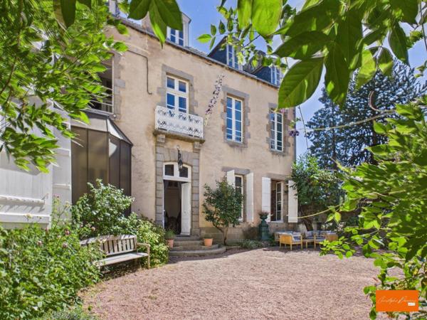 Magnifique demeure de prestige avec jardin a Mayenne