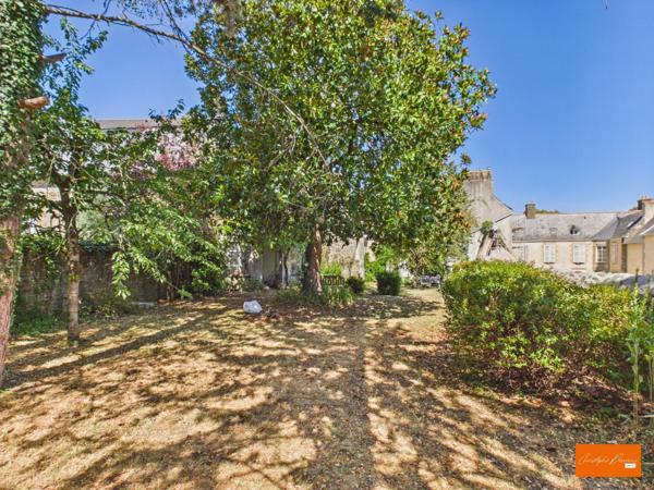 Magnifique demeure de prestige avec jardin a Mayenne