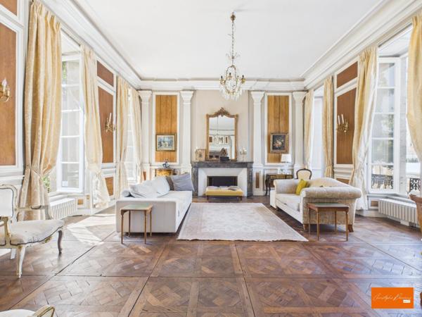 Magnifique demeure de prestige avec jardin a Mayenne