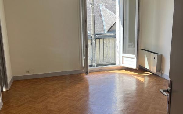 Appartement à louer    3 pièces •  Tours