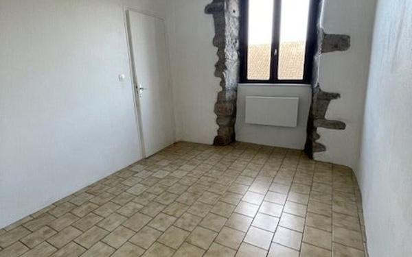 Appartement à louer    3 pièces •  Joyeuse