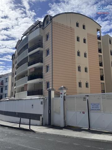 A louer bel appartement F2 sur la résidence COQUELICOTS 1 à Sainte Clotilde.