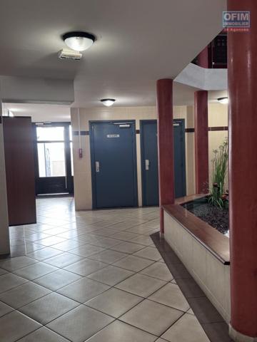 A louer bel appartement F2 sur la résidence COQUELICOTS 1 à Sainte Clotilde.