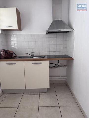A louer bel appartement F2 sur la résidence COQUELICOTS 1 à Sainte Clotilde.
