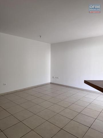 A louer bel appartement F2 sur la résidence COQUELICOTS 1 à Sainte Clotilde.