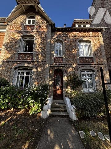 Rouen maison ancienne au jardin des plantes 