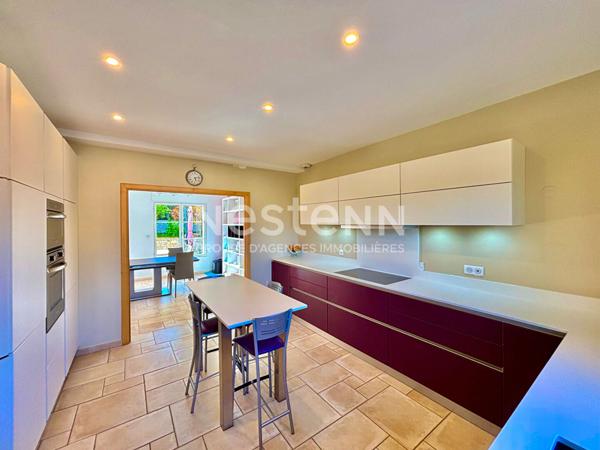 Nestenn Igny - Maison familiale de Prestige lumineuse de 250m², Secteur Palaiseau/Pileu, 6 chambres, bureau, double séjour avec accès terrasse/jardin, garage, sous-sol total, proche des commerces et transports