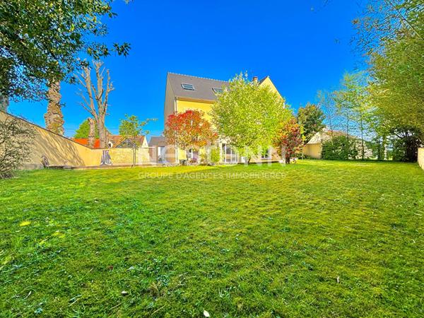 Nestenn Igny - Maison familiale de Prestige lumineuse de 250m², Secteur Palaiseau/Pileu, 6 chambres, bureau, double séjour avec accès terrasse/jardin, garage, sous-sol total, proche des commerces et transports