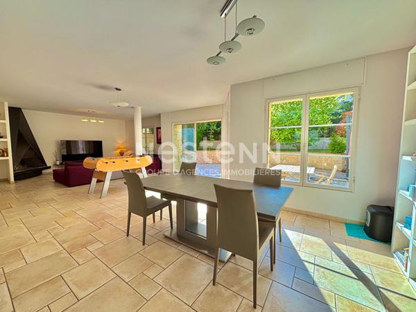 Nestenn Igny - Maison familiale de Prestige lumineuse de 250m², Secteur Palaiseau/Pileu, 6 chambres, bureau, double séjour avec accès terrasse/jardin, garage, sous-sol total, proche des commerces et transports