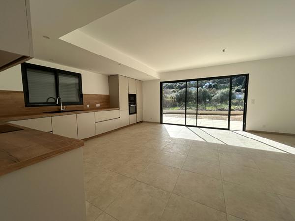 À vendre : Appartement neuf de 4 pièces à Borgo