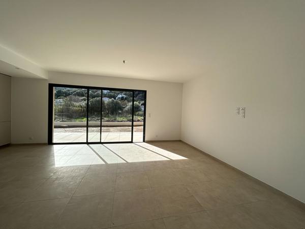 À vendre : Appartement neuf de 4 pièces à Borgo