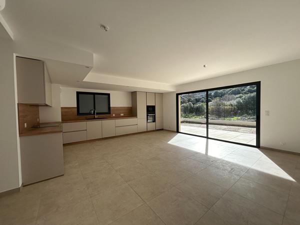 À vendre : Appartement neuf de 4 pièces à Borgo