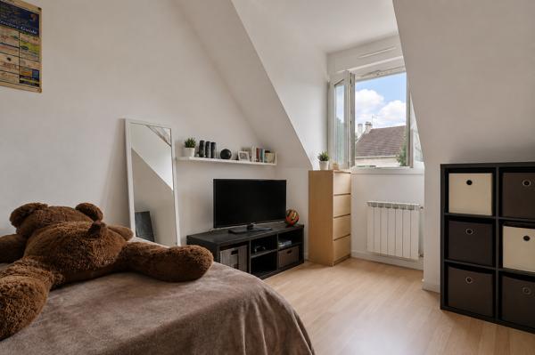 Maison familiale de 4 chambres avec dépendance, garage et fort potentiel d'évolution à Tremblay-en-France
