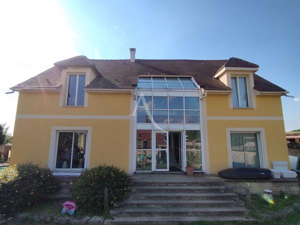 Maison récente 5 pièces (210 m²) au coeur du village