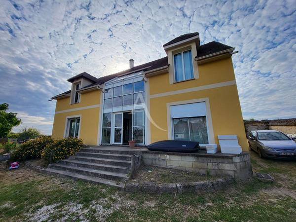 Maison récente 5 pièces (210 m²) au coeur du village