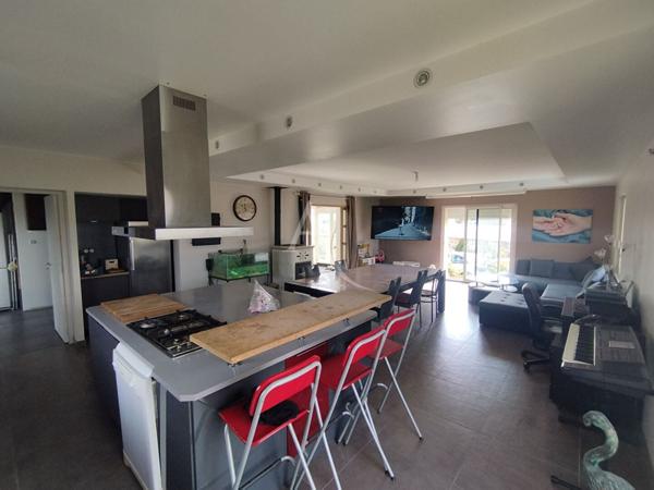 Maison récente 5 pièces (210 m²) au coeur du village