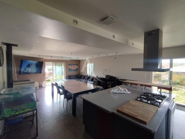 Maison récente 5 pièces (210 m²) au coeur du village