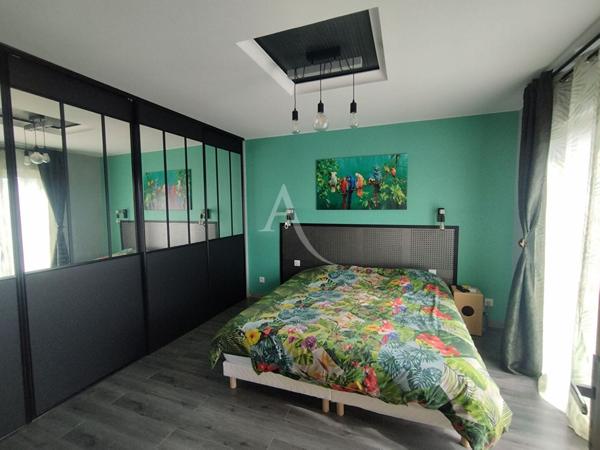 Maison récente 5 pièces (210 m²) au coeur du village