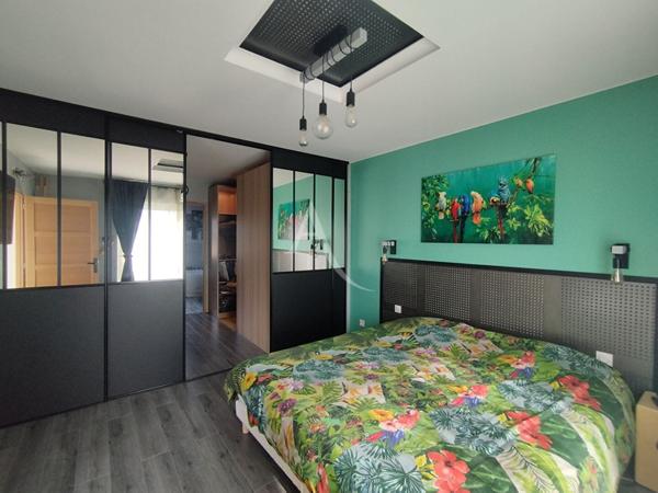 Maison récente 5 pièces (210 m²) au coeur du village