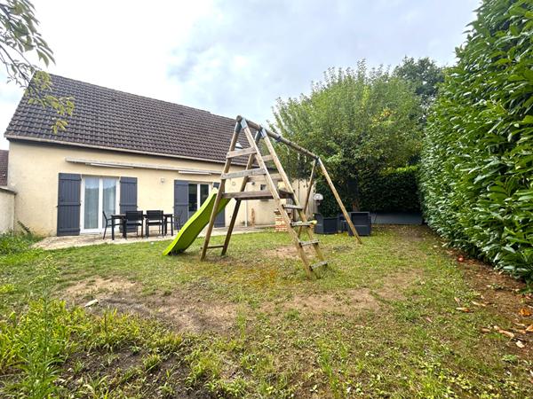 Maison individuelle Vert Saint Denis 6 pièces 140 m2 avec chambre au RDC