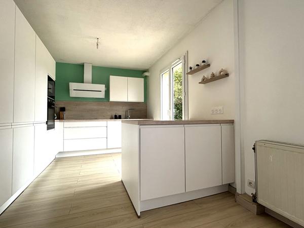 Maison individuelle Vert Saint Denis 6 pièces 140 m2 avec chambre au RDC