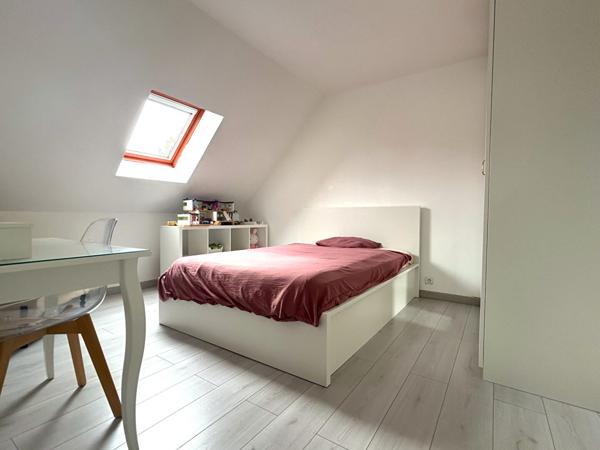 Maison individuelle Vert Saint Denis 6 pièces 140 m2 avec chambre au RDC