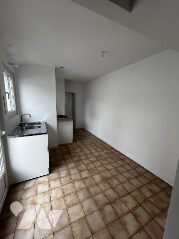 FLEURY LES AUBRAIS - MAISON DE VILLE 