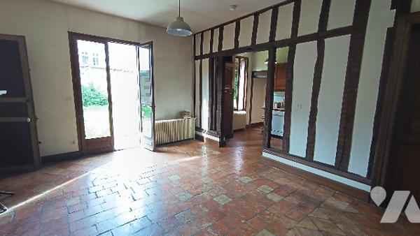 HYPER CENTRE
Ensemble immobilier offrant de nombreuses possibilités d'aménagement