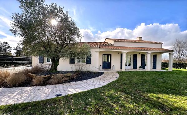 Villa de plain-pied 180 m² avec piscine et pool house