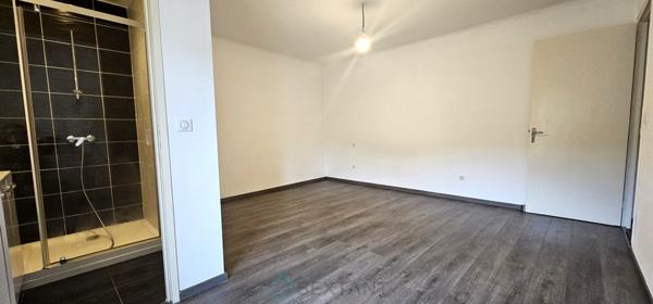 Immeuble avec appartement de 147 m² et local polyvalent de 180 m² à Sarlat