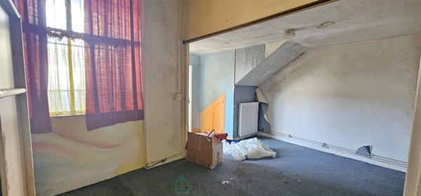 Immeuble avec appartement de 147 m² et local polyvalent de 180 m² à Sarlat