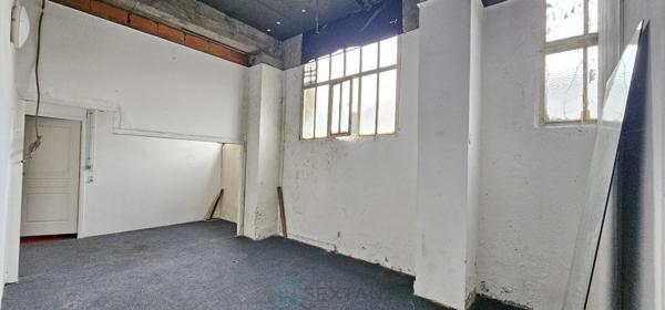 Immeuble avec appartement de 147 m² et local polyvalent de 180 m² à Sarlat