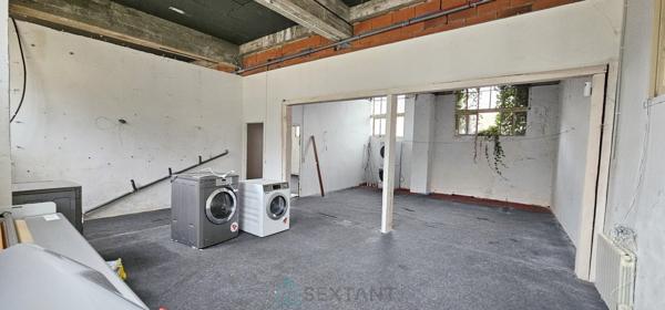 Immeuble avec appartement de 147 m² et local polyvalent de 180 m² à Sarlat