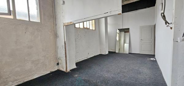 Immeuble avec appartement de 147 m² et local polyvalent de 180 m² à Sarlat