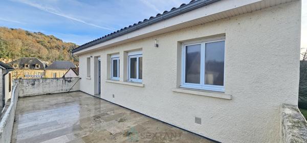 Immeuble avec appartement de 147 m² et local polyvalent de 180 m² à Sarlat